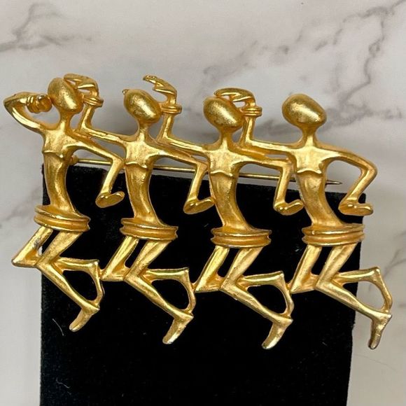 Vintage Dancers chorus line Brushed and Polished Gold Tone Plated Brooch Pin - Picture 2 of 4